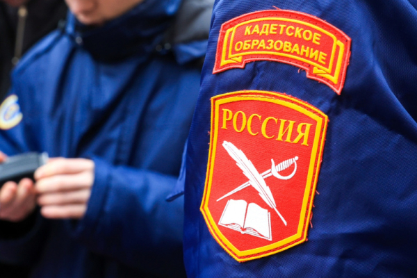 &laquo;Это что за фетиш&raquo;: командир раздевает кадетов из-за царапины на двери