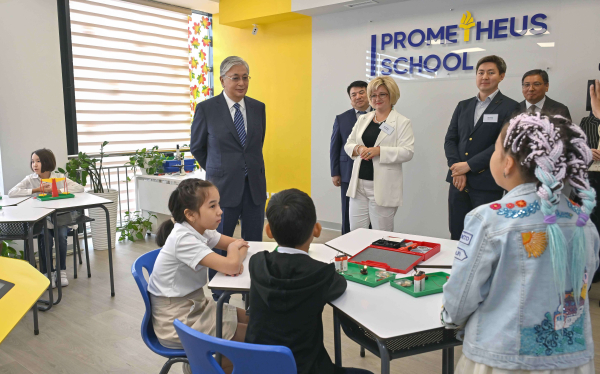 Токаев посетил Prometheus School в Алматы