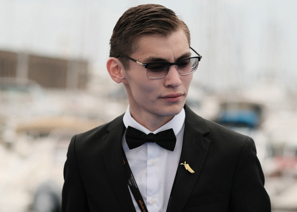 Везде успел