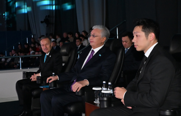 Токаев поддержал спортсменов на международном Кубке Президента по настольному теннису