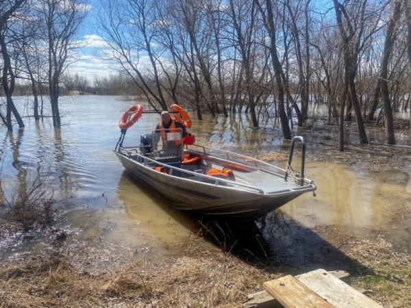 Вода пошла к огородам: мэр Нижнего Тагила ввел особый режим в деревне Баронская