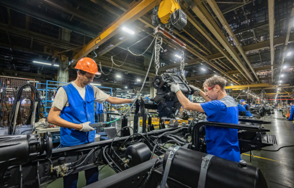 КАМАЗ не собирается переводить подразделения на трехдневную рабочую неделю