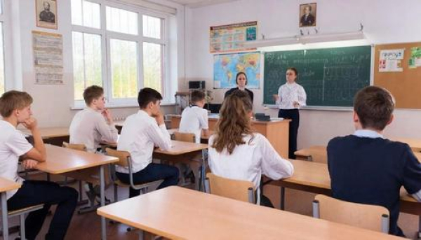 Учиться летом предложили школьникам в России