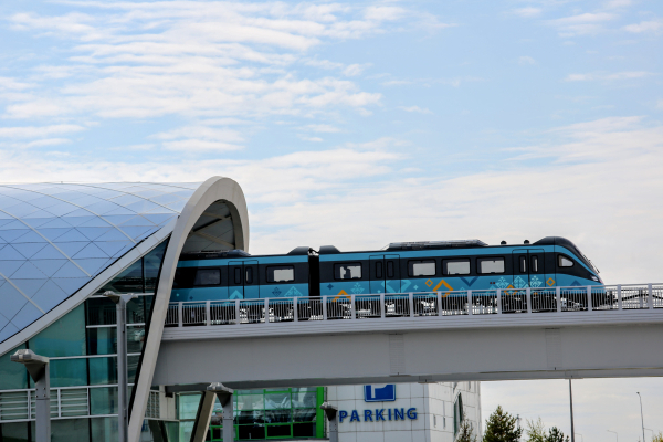 Еще два подвижных состава LRT доставили в Астану