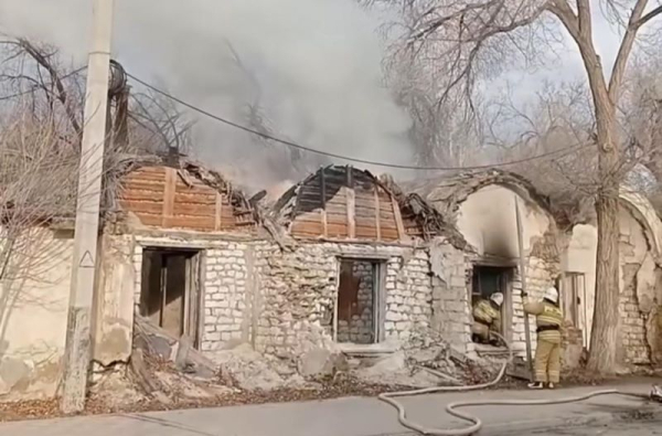 В Атырау сгорело историческое здание