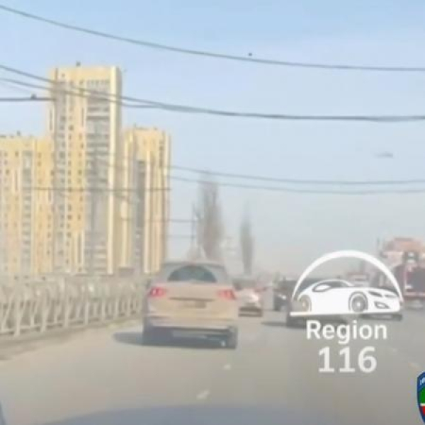 В Казани 82-летний водитель ехал задним ходом по встречке (ВИДЕО)