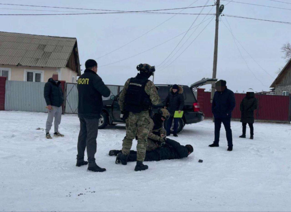 Подозреваемого в вымогательстве задержали полицейские Жетысу