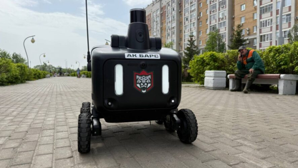 Найден самый милый болельщик в Казани: робот-доставщик поддерживает &laquo;Ак Барс&raquo; 15/05/2026 &ndash; Новости