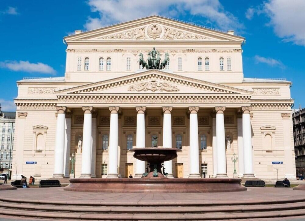 В Москве из Большого театра из-за пожарной сигнализации эвакуировали более полутора тысяч человек