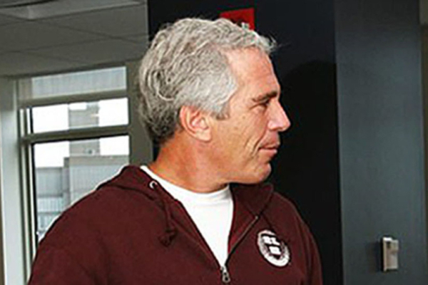 Президент Давосского форума ушел с поста после появления в досье Эпштейна