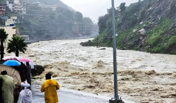15 человек погибли в результате сильных дождей и внезапных наводнений в Пакистане