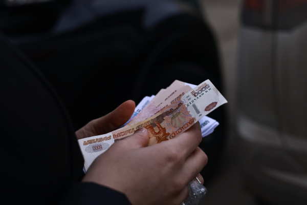 Россиянам стали доступны выплаты зарплаты в любой день