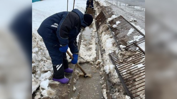 Противопаводковая работа в Уральске продолжается