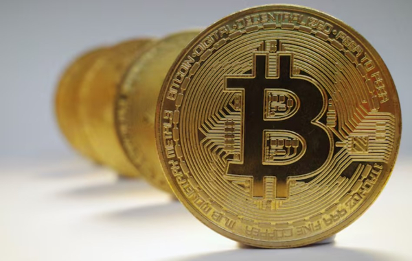 Биткоин сохраняет лидерство с 63% долей
