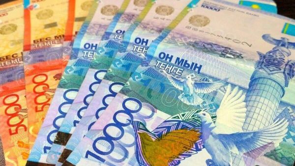 Нацбанк продал 609 млн долларов из Нацфонда за месяц