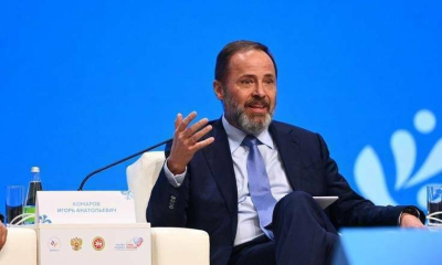 Комаров: &laquo;Дорогие женщины, спасибо вам, что наполняете нашу жизнь смыслом&raquo;