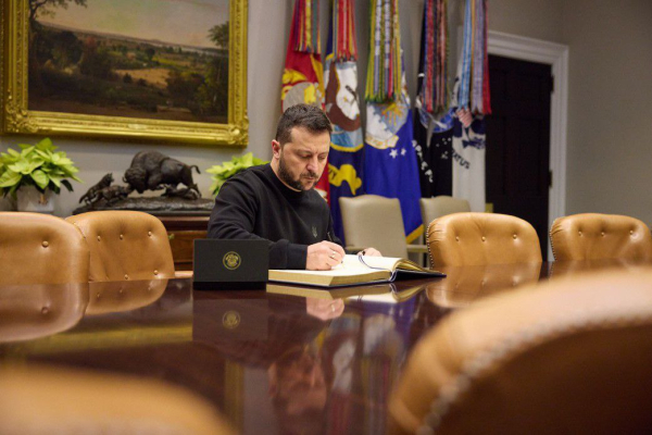 Нардеп Разумков: подарком Карлу III Зеленский раскрыл государственную тайну